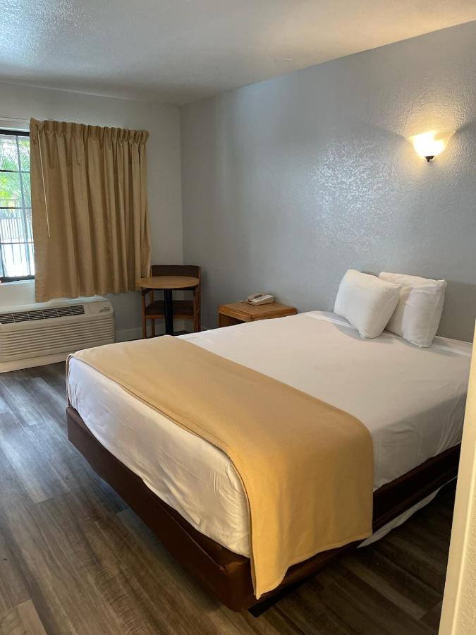 Premier Inns Таузънд Оукс Екстериор снимка