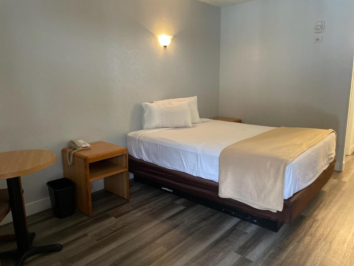 Premier Inns Таузънд Оукс Екстериор снимка